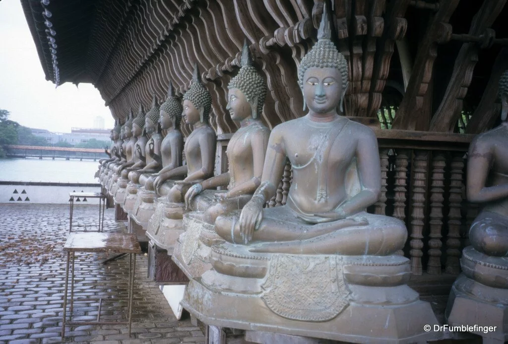 026 Colombo - Gangarama Temple, Beira Lake